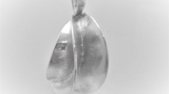 925 Sterling silver pendant Approx size  34mm x 16mnm