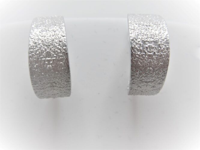 925 Sterling silver stud earrings  Approx size  18mm diam