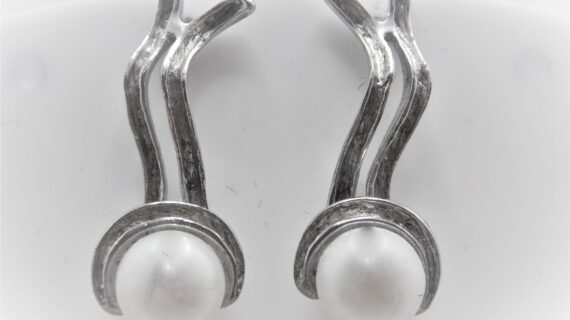 Rhodium plated 925 sterling silver earrings with natural freshwater pearls Approx soze  32.5mm long