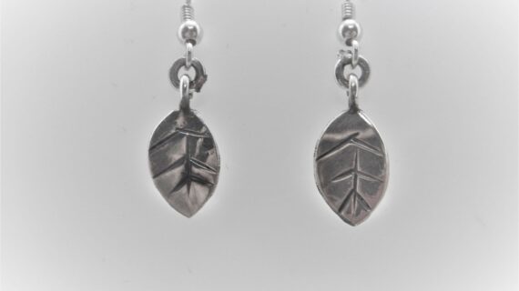 925 Sterling silver leaf shaped earrings  Approc size  35mm long