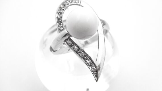Rhodium plated 925 sterling silver ring set with natural white agate & CZ