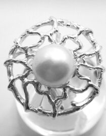 Rhodium plated 925 sterling silver ring set with natural freshwater pearl Approx sixe 30.5mm diam