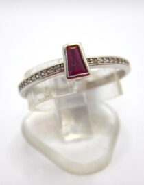 Rhodium plated 925 sterling silver ring set with small CZ & a Synthetic garnet 5.6 X 3.7