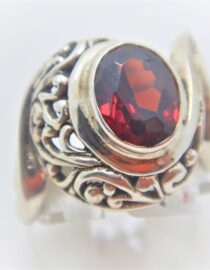 925 Sterling silver ring set with synthetic red stone Approx size 18.5mm x 8.8mm