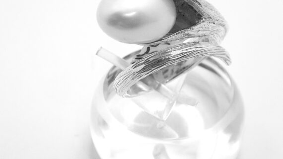 Rhodium plated 925 sterling silver ring set wit natural freshwater pearl Approx size 15mm