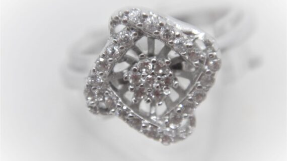 Rhodium platRhodium plated 925 sterling silver ring set with CZ 10.4 X 10.4 MM