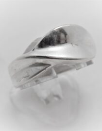 Rhodium plated 925 sterling silver ring with mat & polished finish  9.5 MM WIDE