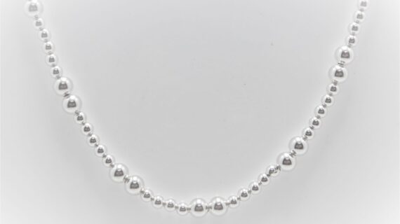 925 Sterling silver necklace with 32 x 6mm sterling silver balls & 72 x 4mm sterling silver balls    TOTAL 104 STERLING SILVER BALLS STRUNG ON STERLING SILVER CHAIN Approx length  46 CM