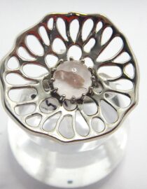 925 Rhodium platred sterling silver ring set with natural Rose quartz  DIAM 32 .6 MM