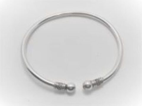 925 Sterling silver bangle approx 3mm thick Approx size  60mm diam
