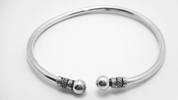925 Sterling silver bangle approx 3mm thick Approx size  60mm diam