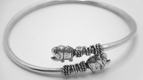 925 Sterling silver bangle with Elephant ends approx 20.6mm thick Approx size 60mm diam