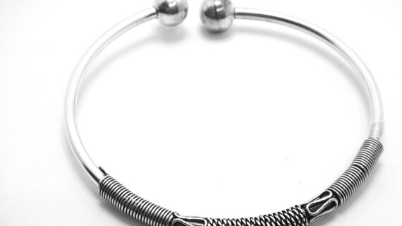 925 Sterling silver bangle with Bali style pattern approx 20.6mm thick Approx size 60mm diam