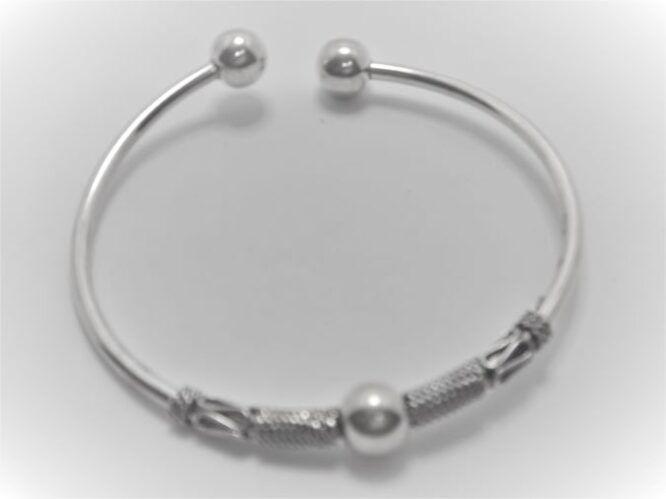 925 Sterling silver bangle with Bali style pattern approx 2.6mm thick Approx size  60mm diam