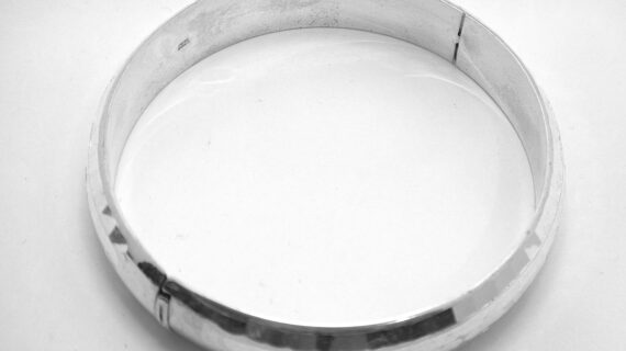 925 Sterling silver hinged bangle with diamond pattern  Approx  12mm wide Approx size  60mm diam