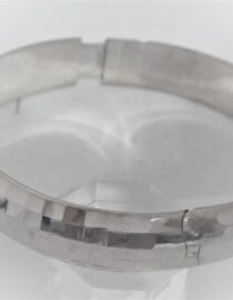 925 Sterling silver hinged bangle with diamond pattern  Approx  12mm wide Approx size  60mm diam
