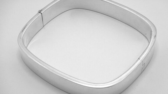 Plain 925 sterling silver square hinged bangle  Diam 60 mm x 10 mm wide & 3 mm thick