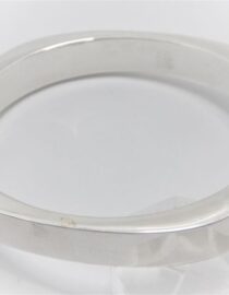 9215 Sterling silver hinged bangle Approx  10mm wide Approx size 60mm diam