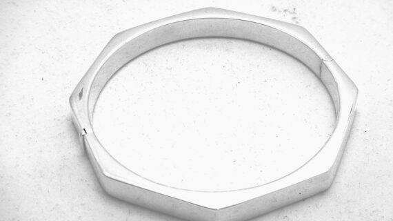 925 Sterling silver octagonal hinged bangle  Approx  7mm wide Approx size  60mm diam