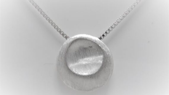 925 Sterling silver necklace Approx size 45cm long Pendant size   12.5mm diam