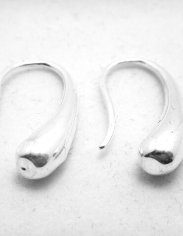 Rhodium plated 925 sterling silver ring set with natural diamonds